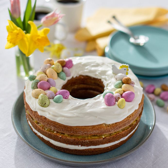 Easter Cake with lemon curd and mascarpone creme