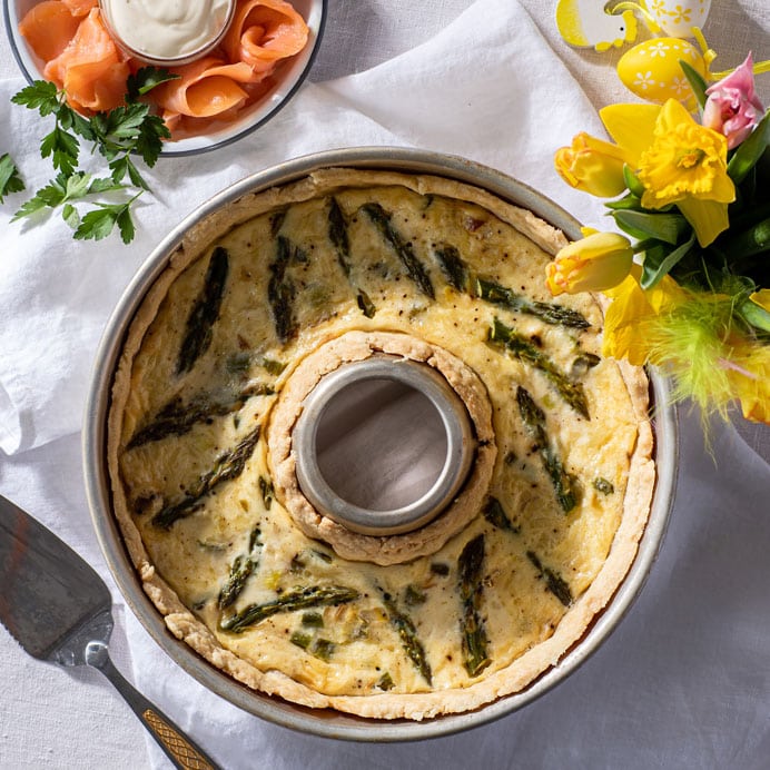 Asparagus Quiche with smoked salmon and horseradish creme